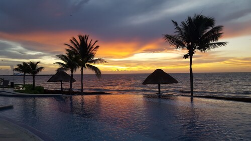 NEU umgebaut - Friedliches Paradies am Meer - 100 Meter von der Karibik entfernt!