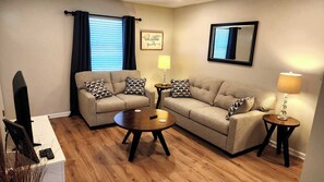 Televisión, reproductor de DVD, oficina