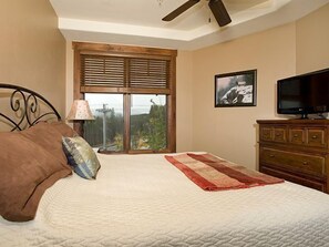 1 bedroom, in-room safe, iron/ironing board, free WiFi