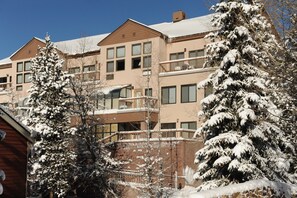 Exterior - Bright Mountain Condo for 4 with Full Kitchen (Keystone)