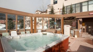 Bain à remous extérieur