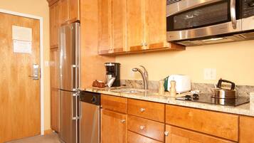 Micro-ondes, plaque de cuisson, lave-vaisselle