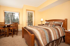 Fer et planche à repasser, Wi-Fi gratuit, draps fournis