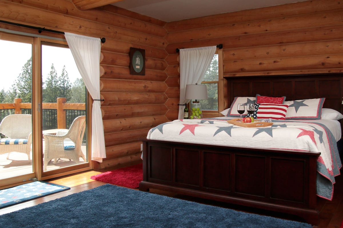Premium eenpersoonskamer, 1 kingsize bed, toegankelijk voor mindervaliden, koelkast | Luxe beddengoed, pillowtop-bedden, individueel gedecoreerd