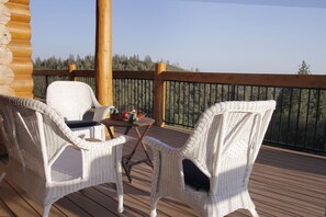 Premium Single Room, 1 King Bed, Accessible, Refrigerator | Balcony - Courtwood Inn (Murphys)