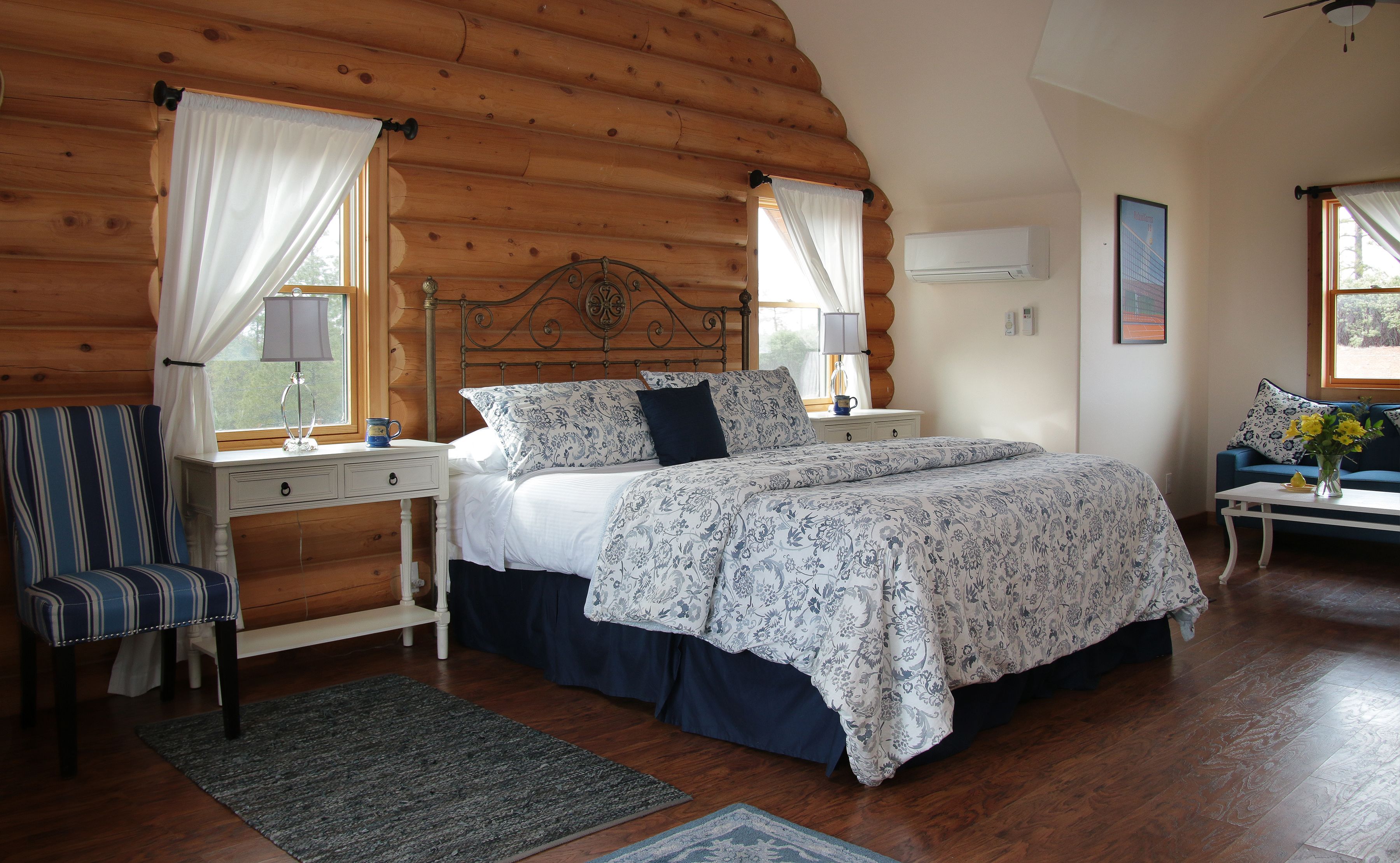 Chambre Simple Supérieure, 1 très grand lit, balcon, vue vallée | Literie de qualité supérieure, surmatelas, décoration personnalisée