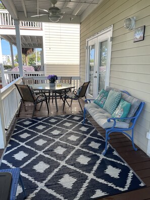 Outdoor dining - Casa Calypso- Beautiful Tropical 3 KING Beds, 3 baths - 2 miles to beach (Key West)