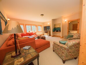 Smart-TV, Kamin, Videospiele, DVD-Player