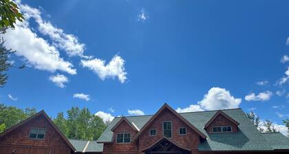 Sleeps 20! Minutes to Main St & Lakes HotTub PoolTable Pingpong FirePit AC