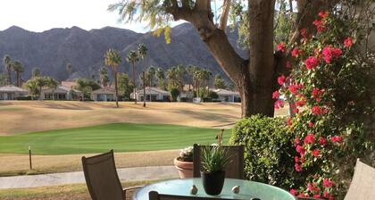 PGA WEST CONDO EN CAMPO DE GOLF CON VISTAS A LA MONTAÑA.