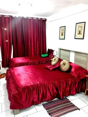 Economy tweepersoonskamer, meerdere bedden, niet-roken | Een kluis op de kamer, verduisterende gordijnen, beddengoed