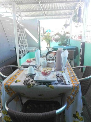 Dagelijks uitgebreid ontbijt (USD 5 per persoon)