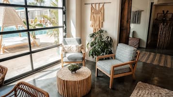 Fernseher, Kamin, Stereoanlage, Arbeitsbereiche