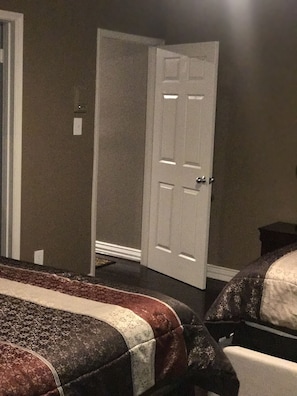 Casa geminada, para não fumantes | 2 quartos, roupas de cama premium, ferros/tábuas de passar roupa