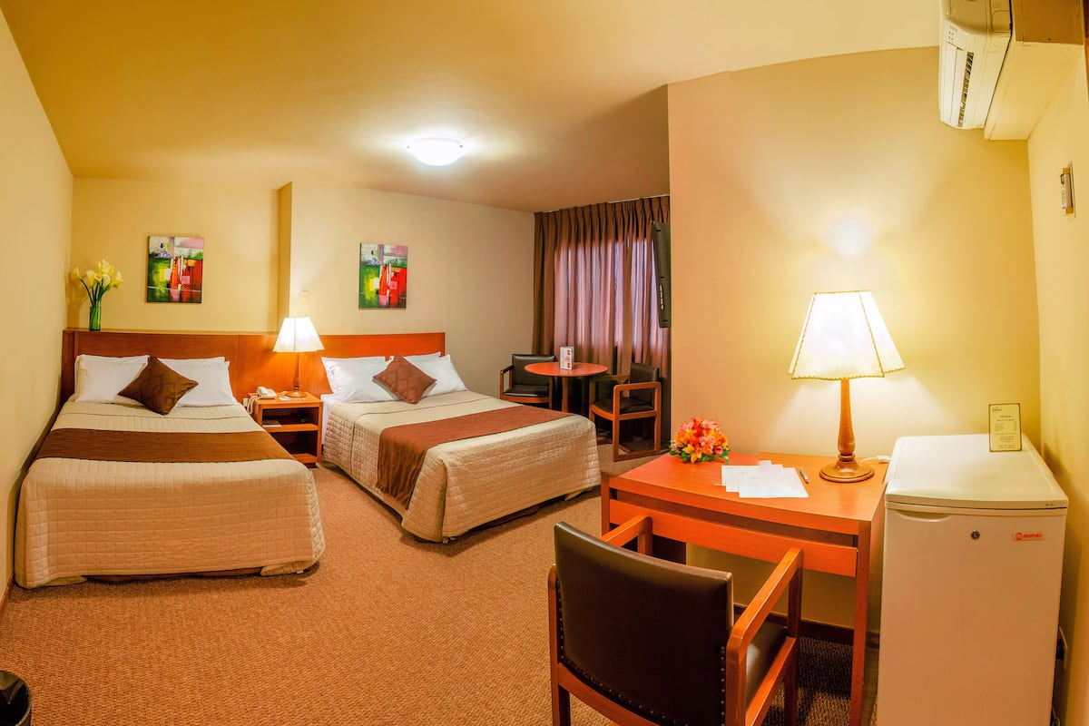 Standard Twin Room | Minibar, in-room safe, desk, free WiFi