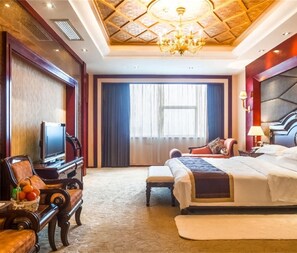 Presidential Suite | Desk, blackout drapes, free WiFi