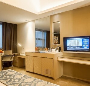 Standard Double Room | Desk, blackout drapes, free WiFi