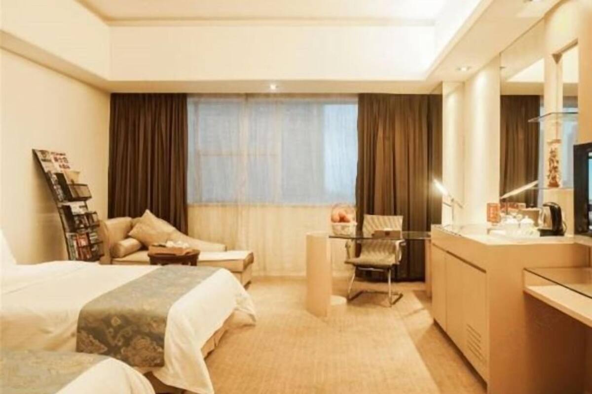 1 bedroom, desk, blackout drapes, free WiFi