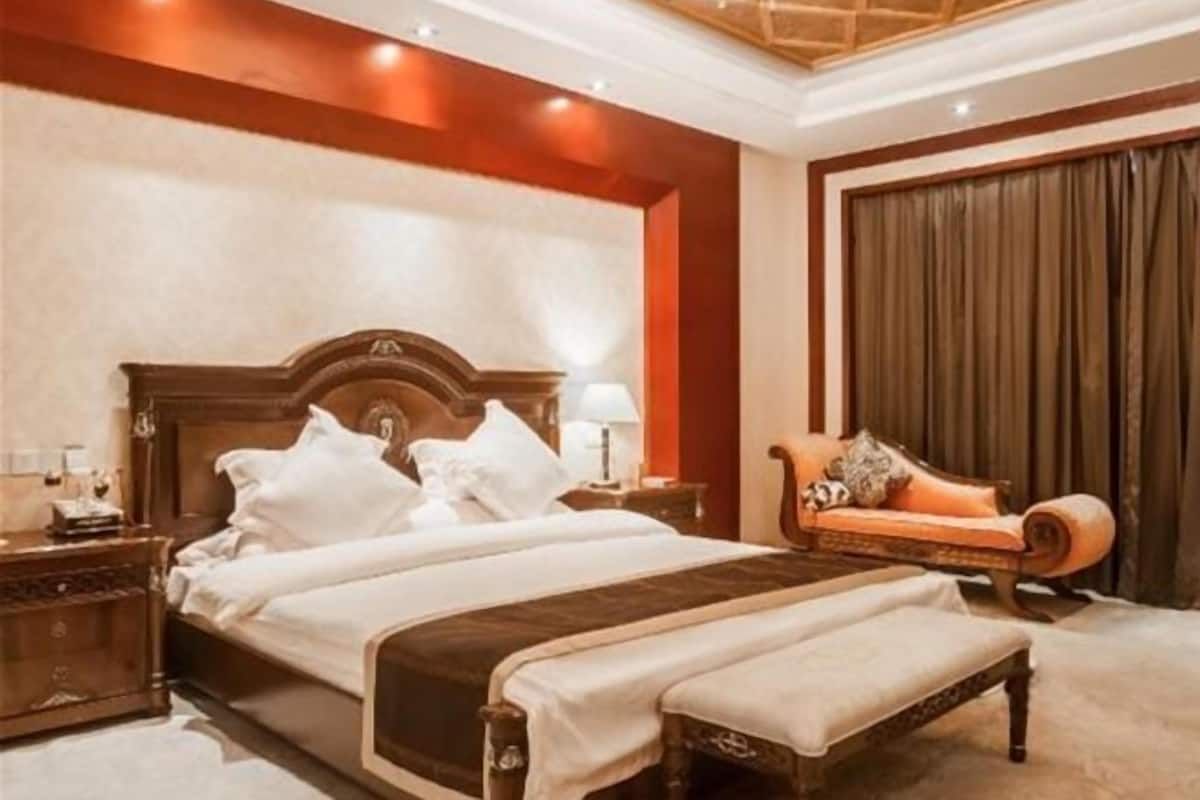 1 bedroom, desk, blackout curtains, free WiFi