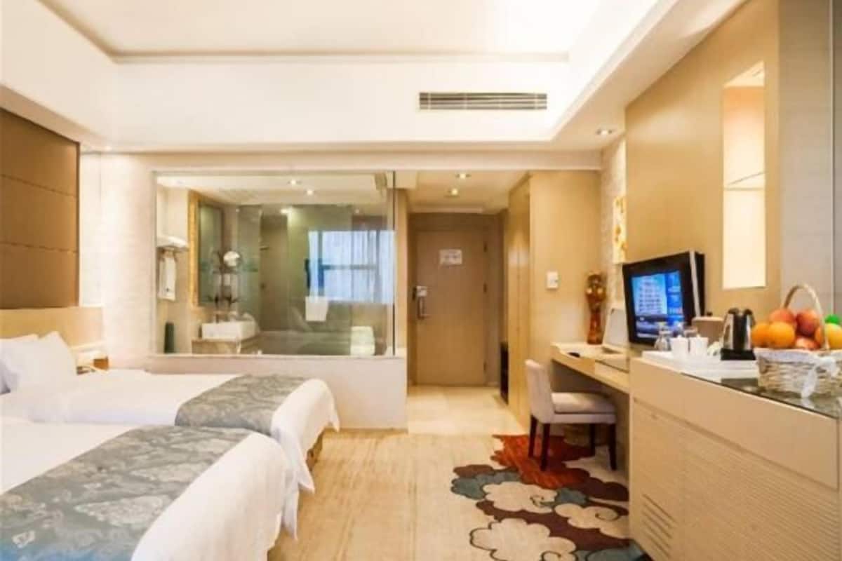 1 bedroom, desk, blackout curtains, free WiFi