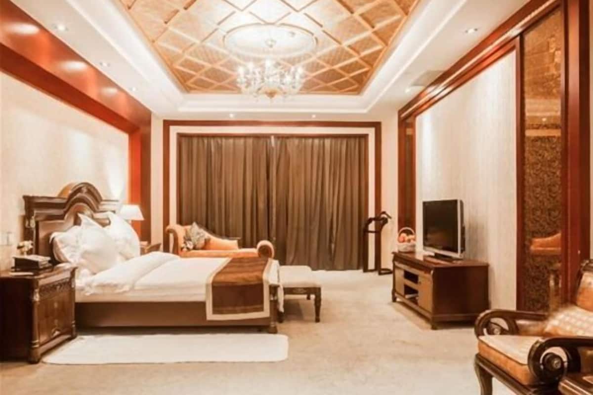 1 bedroom, desk, blackout curtains, free WiFi