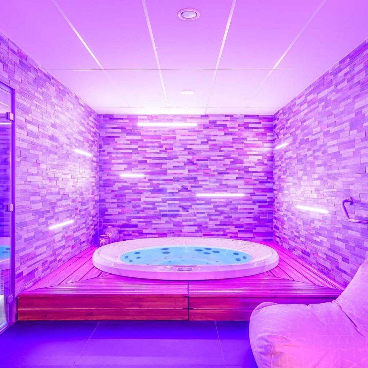 Indoor spa tub