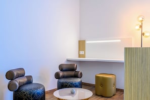 Executive Room, 1 King Bed | Room amenity