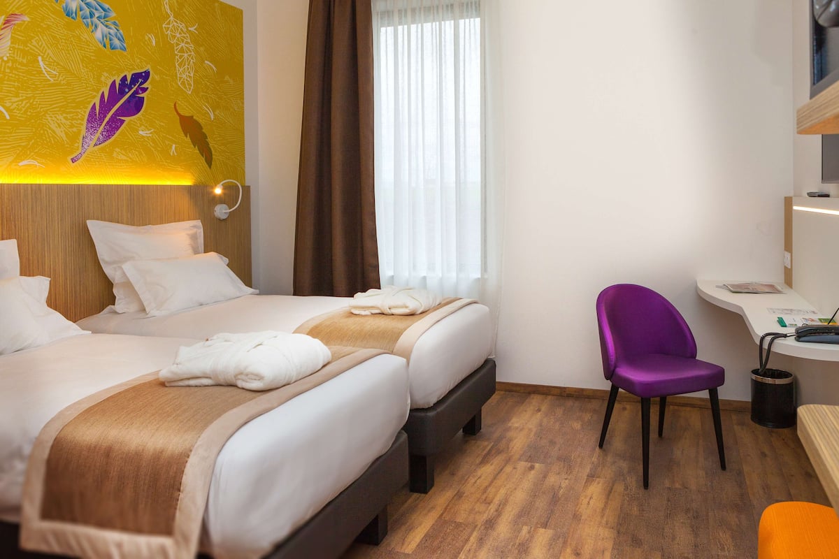 Standard Room, 2 Twin Beds | Egyptian cotton sheets, premium bedding, memory foam beds