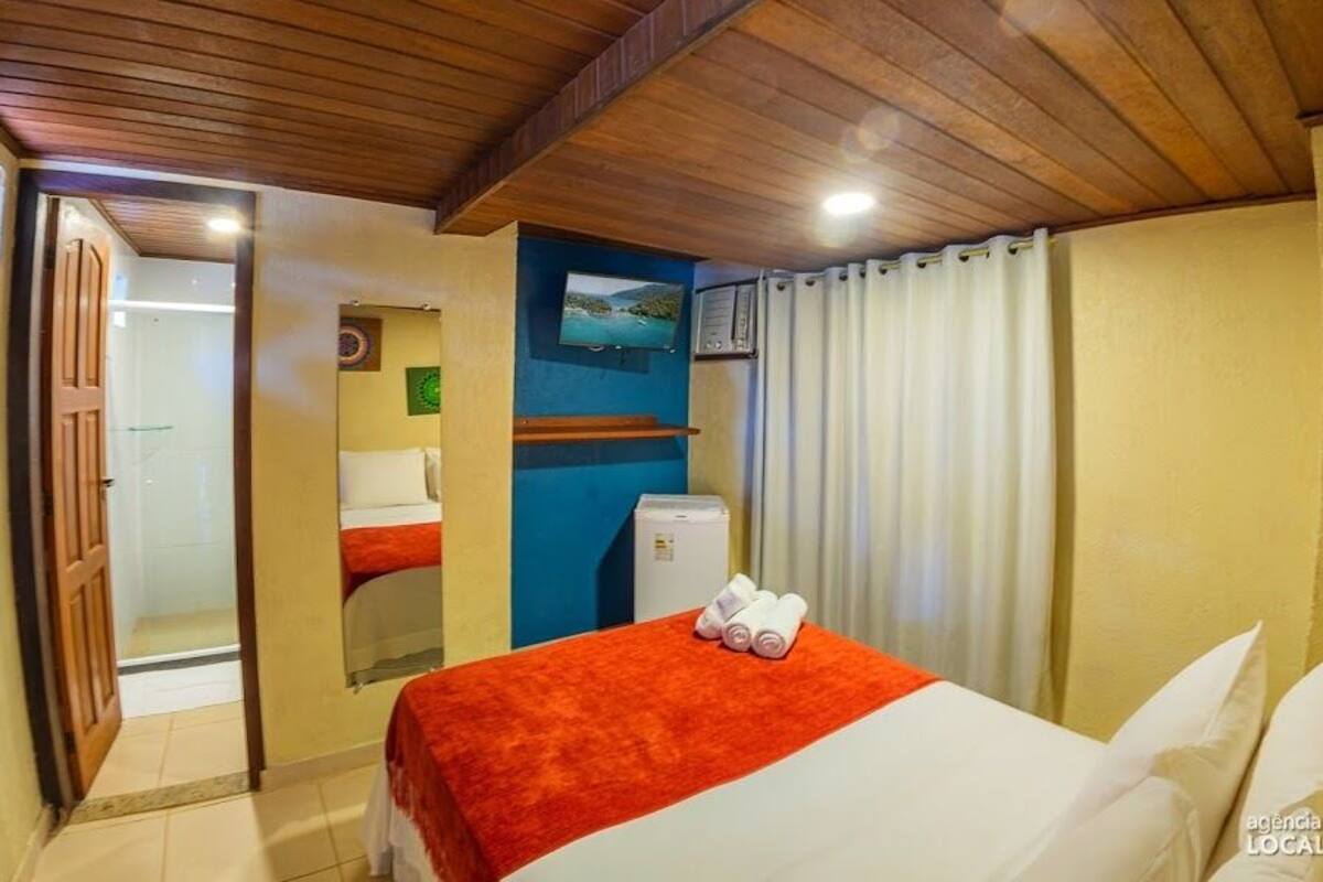 Habitación doble económica | Minibar, cortinas blackout, tabla de planchar con plancha y wifi gratis