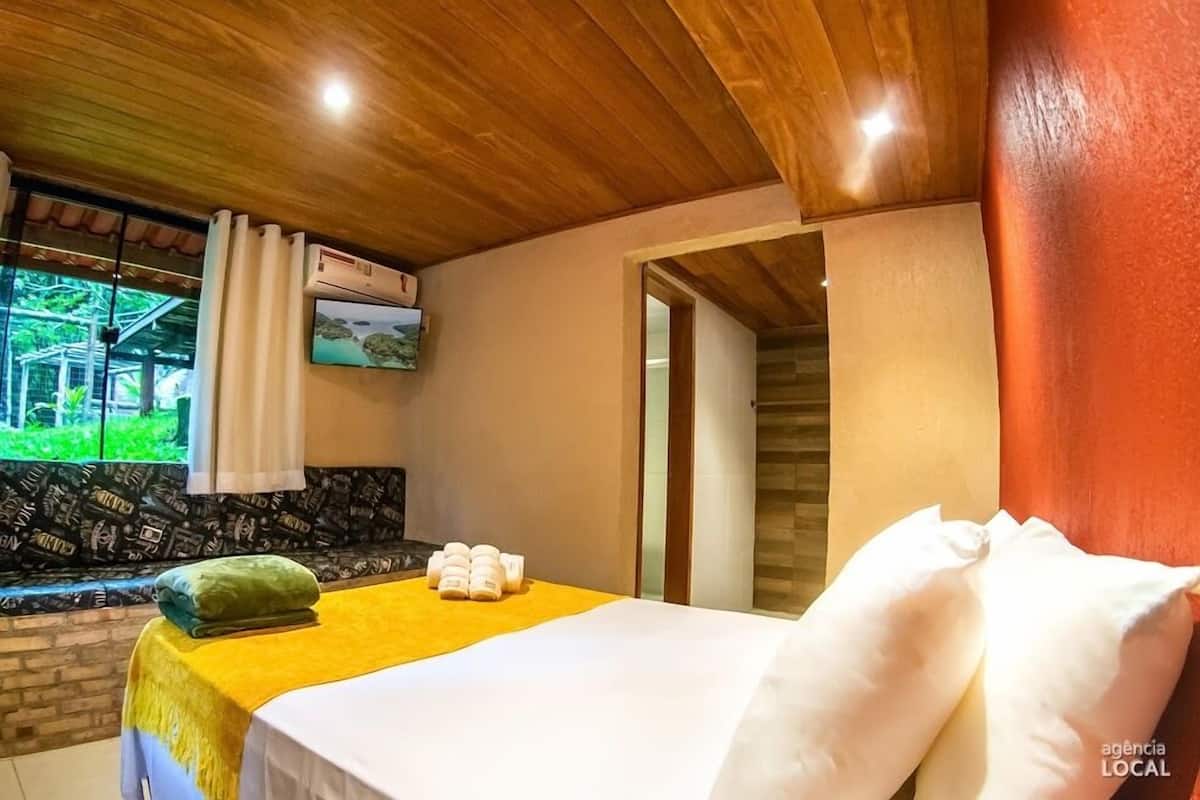 Habitación doble económica | Minibar, cortinas blackout, tabla de planchar con plancha y wifi gratis