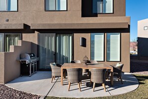 House, Multiple Beds, Mountain View (Winchester Way) | Outdoor dining
