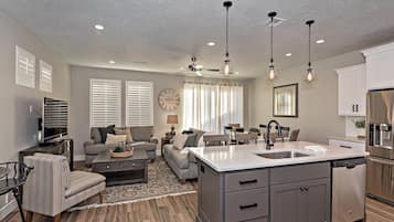 House, Multiple Beds, Mountain View (Winchester Way) | Interior