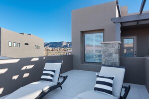 Ferienhaus, Mehrere Betten, Bergblick (Winchester Way) | Terrasse/Patio