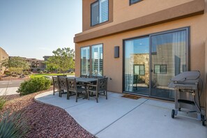 House, Multiple Beds, Mountain View (Happy Place) | Outdoor dining