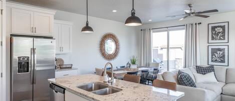 House, Multiple Beds, Mountain View (Happy Place) | Interior