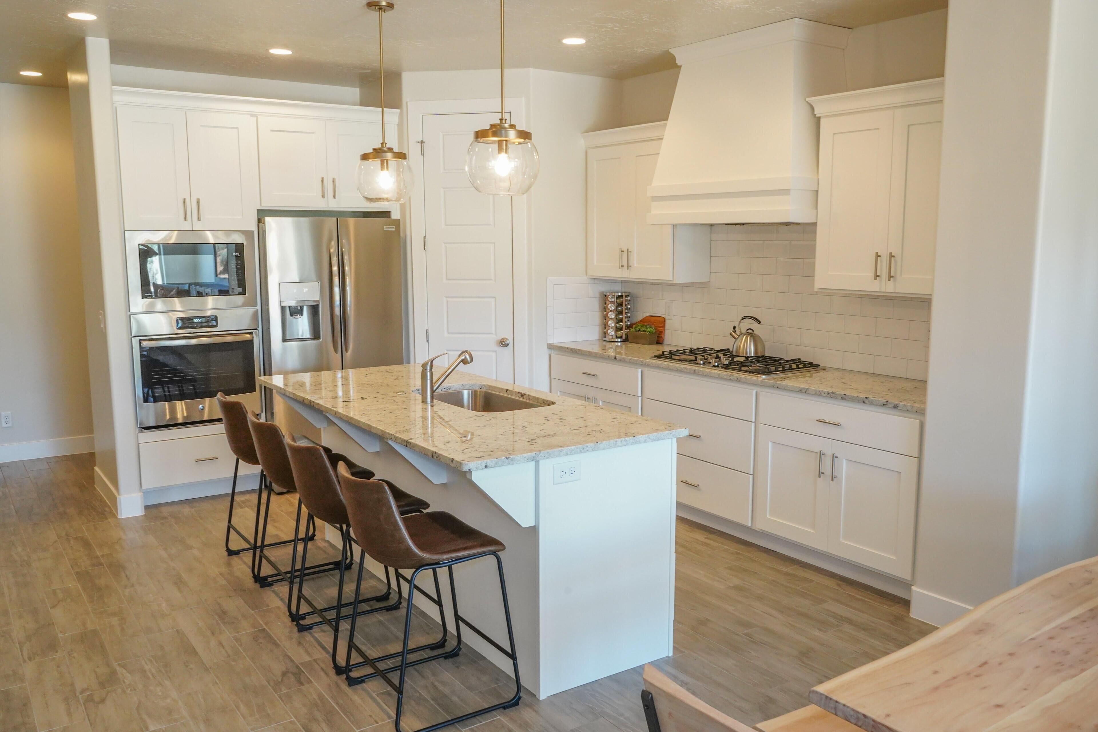 House, Multiple Beds, Mountain View (Southern Utah Soiree) | Private kitchen | Fridge, microwave, oven, stovetop