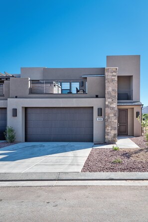 Talo, useita sänkyjä, vuoristonäköala (I Could Live Here) | Ulkopuoli