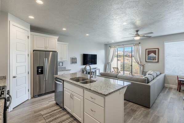 Private kitchen - The Eagle's Nest Villa 4 (St. George)