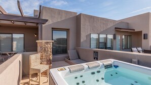 Nhà, nhiều giường, quang cảnh núi (18 Holes and A Hot Tub) | Khuôn viên nơi lưu trú