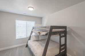 House, Multiple Beds, Mountain View (18 Holes and A Hot Tub)