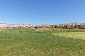 House, Multiple Beds, Mountain View (18 Holes and A Hot Tub) | Golf