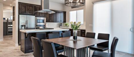 House, Multiple Beds, Mountain View (Villa On The 18th) | Dining
