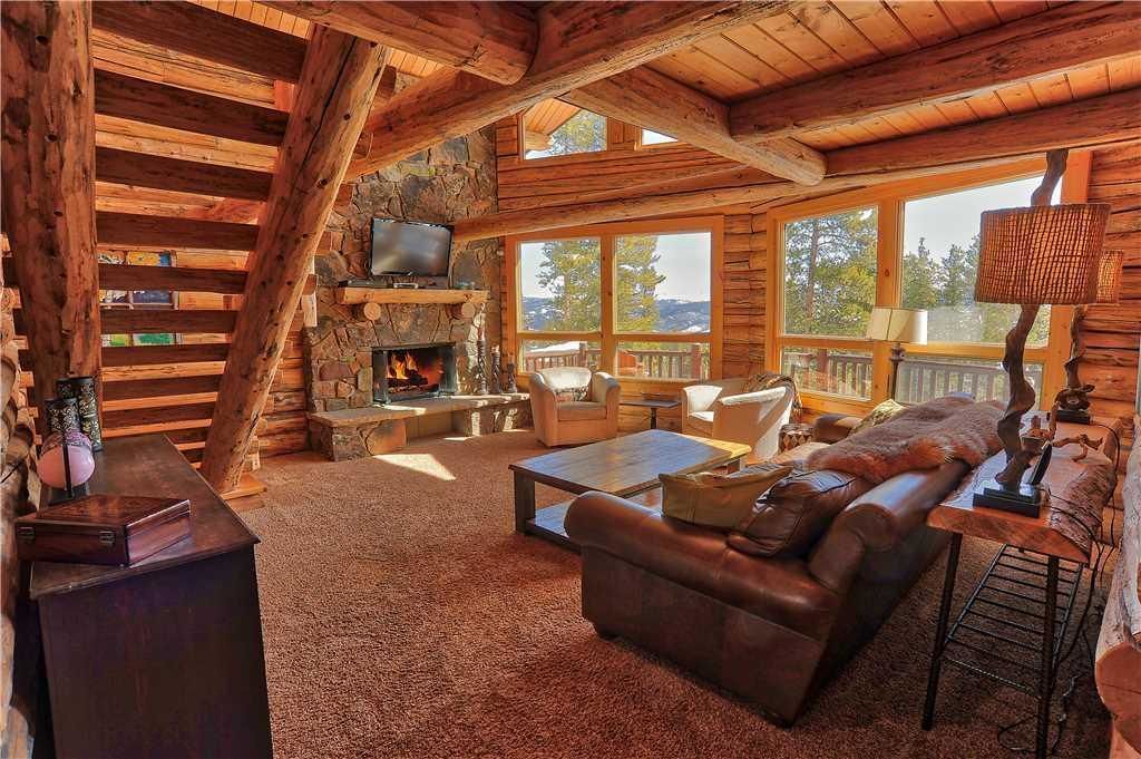 Hus | Oppholdsområde | TV og peis