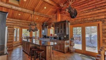 House | Private kitchen | Fridge, microwave, oven, stovetop