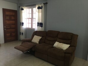 House, 2 Bedrooms, Non Smoking | Living area