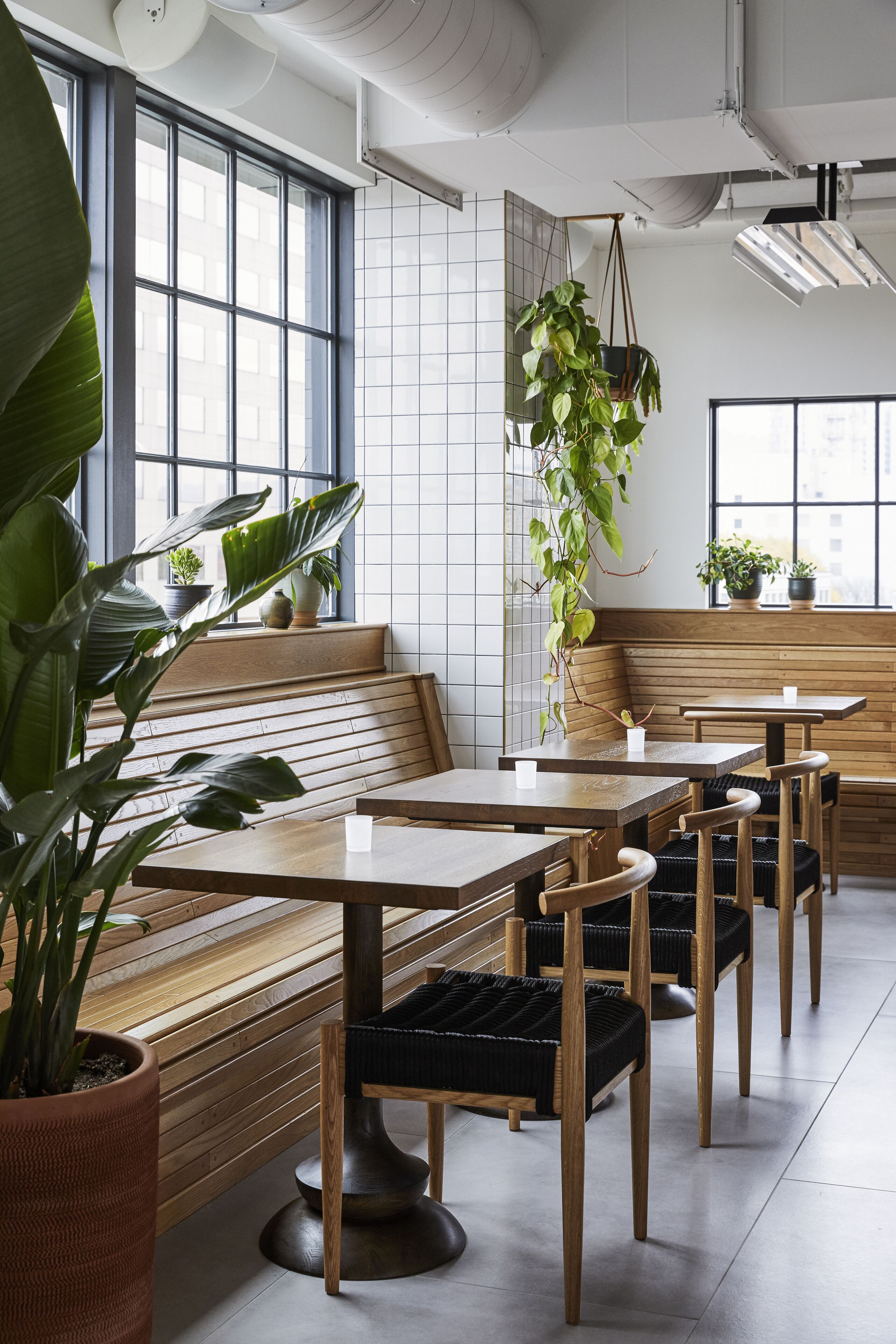 2 restaurants, lunch, brunch served; mexican cuisine