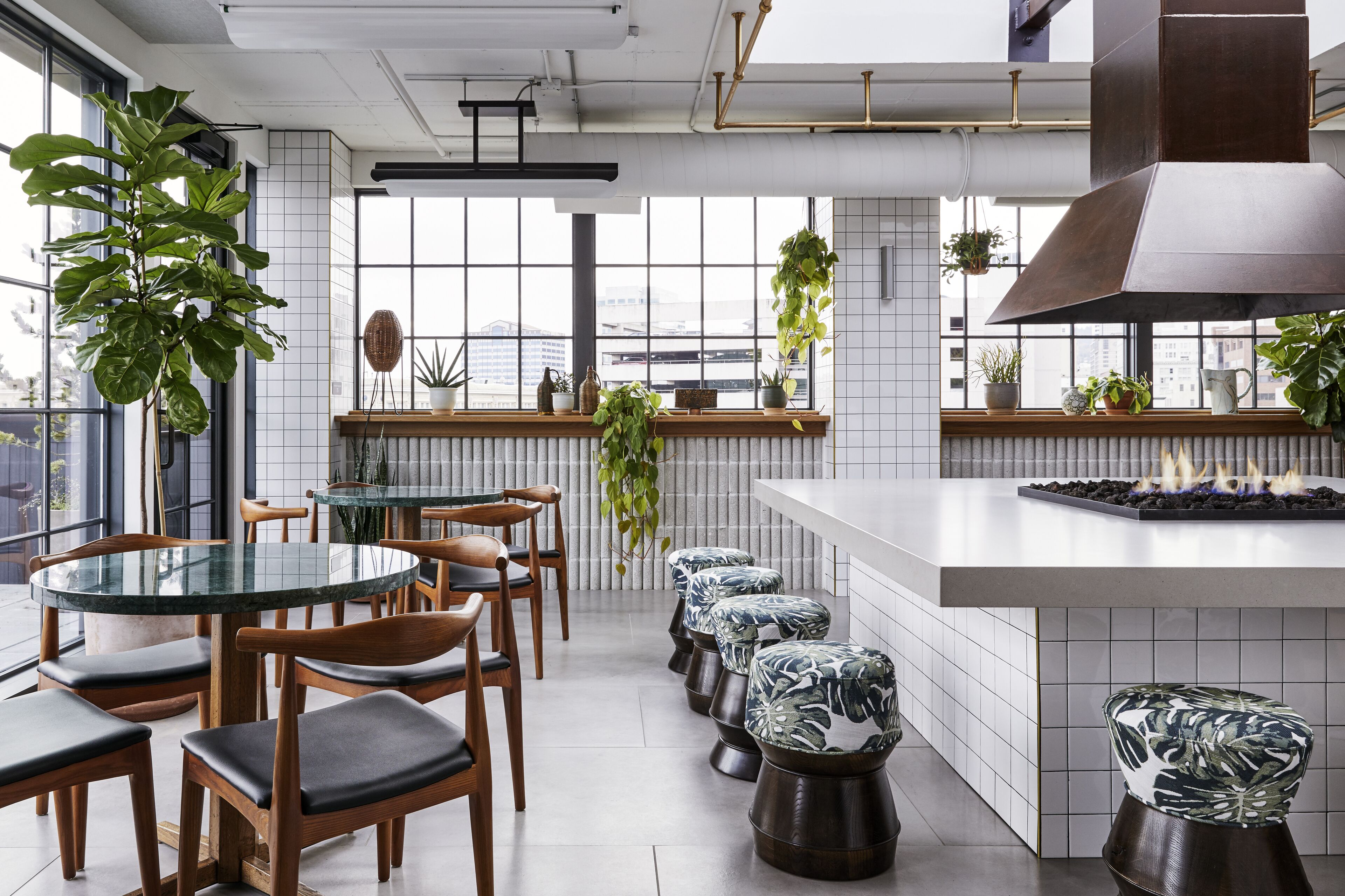 2 restaurants, lunch, brunch served; mexican cuisine