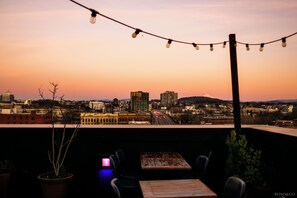 2 restaurants, lunch, brunch served; Mexican cuisine