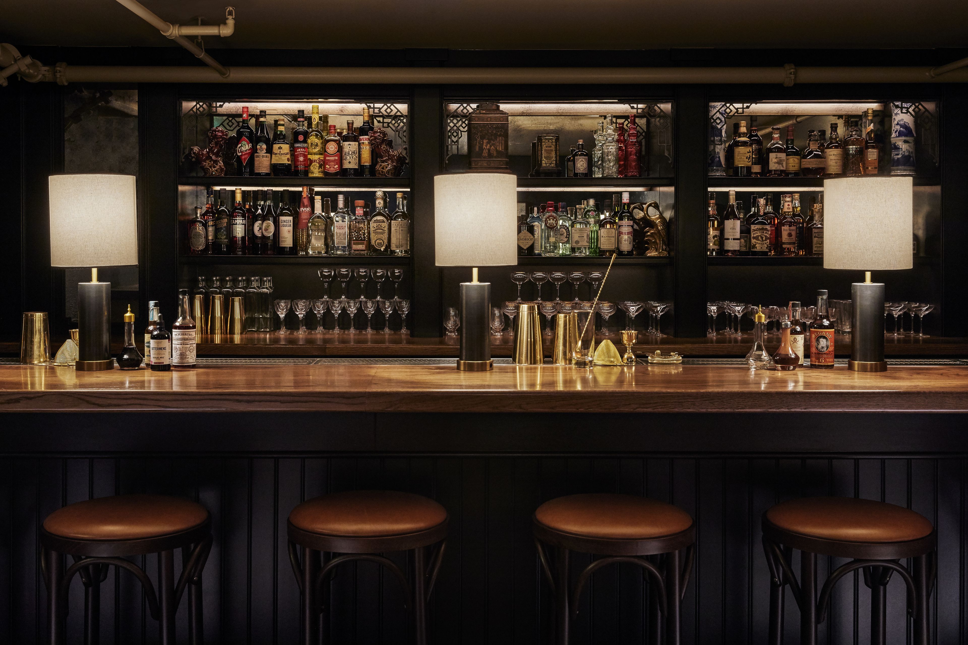 3 bars/lounges, cocktail bar