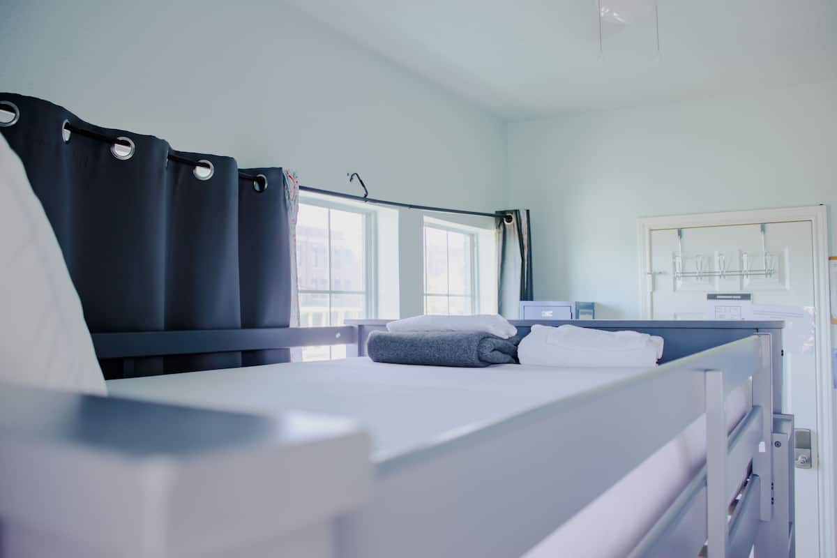 標準共用宿舍, 非吸煙房 (Sleeps 2 Guests) | 熨斗/熨衣板、免費無線上網、床單